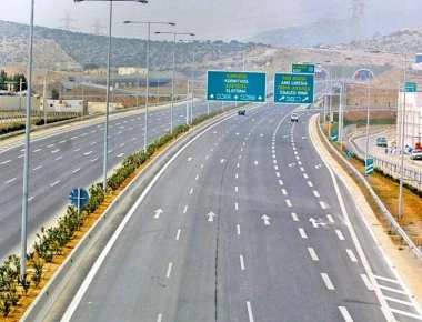 Εντείνεται το κυκλοφοριακό πρόβλημα λόγω βροχόπτωσης: Έκλεισε η έξοδος 1 της Αττικής οδού